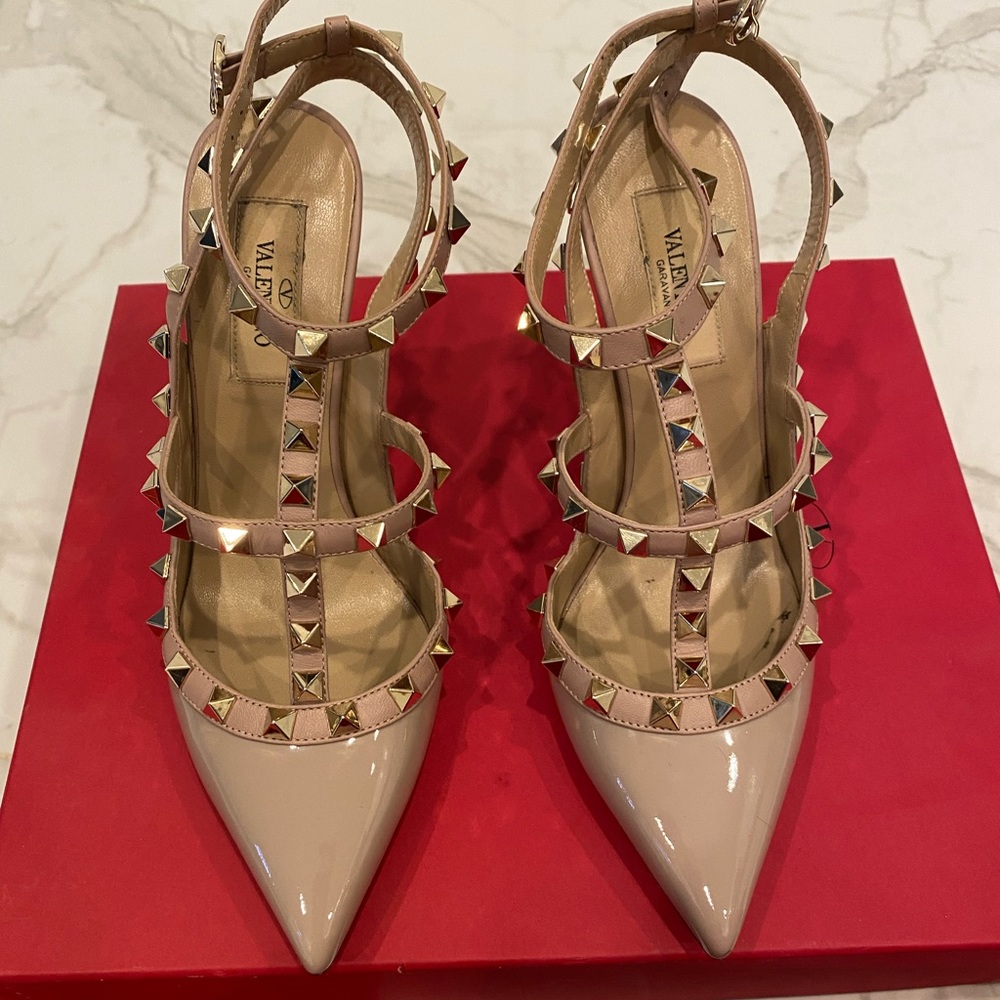 Valentino Rockstud pumps